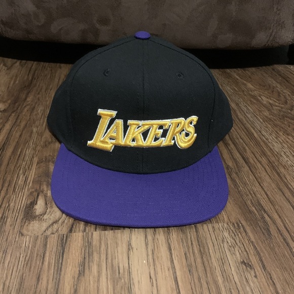Los Angeles Lakers Mitchell & Ness NBA Black Purple Core Basic Snapback Hat OSFM - Picture 1 of 7